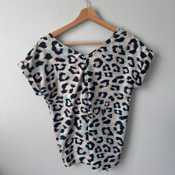 Juicy couture V-neck tie front blouse - Picture 5 of 6